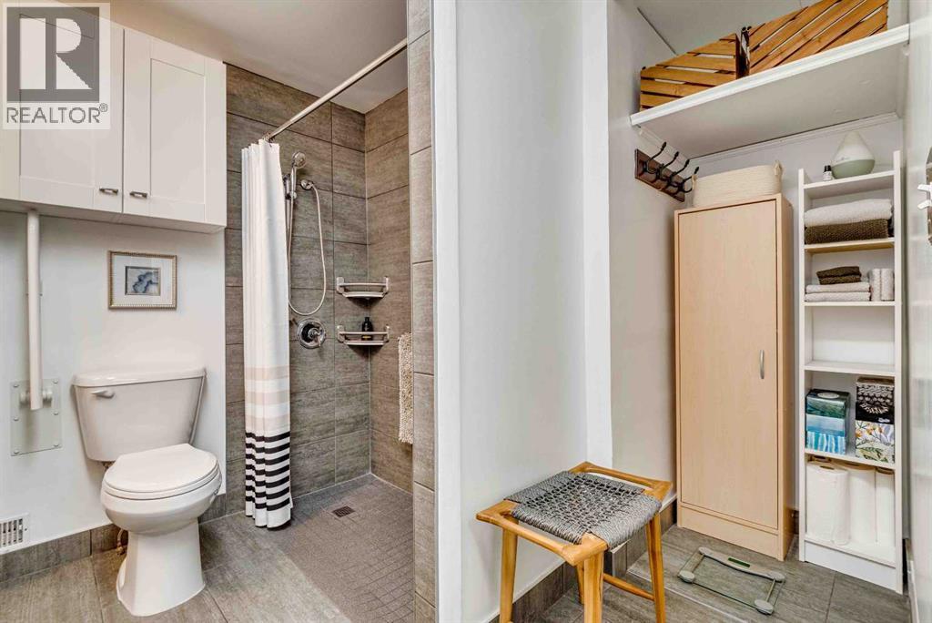 206 5 Avenue Se, Three Hills, AB - Indoor Photo Showing Bathroom