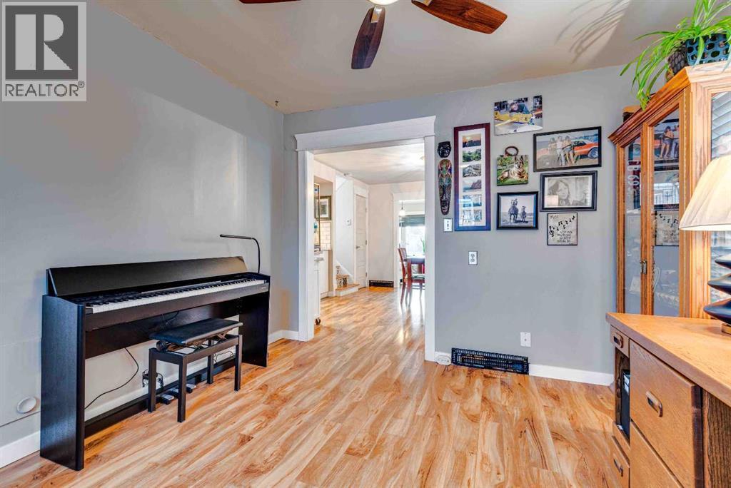 206 5 Avenue Se, Three Hills, AB - Indoor