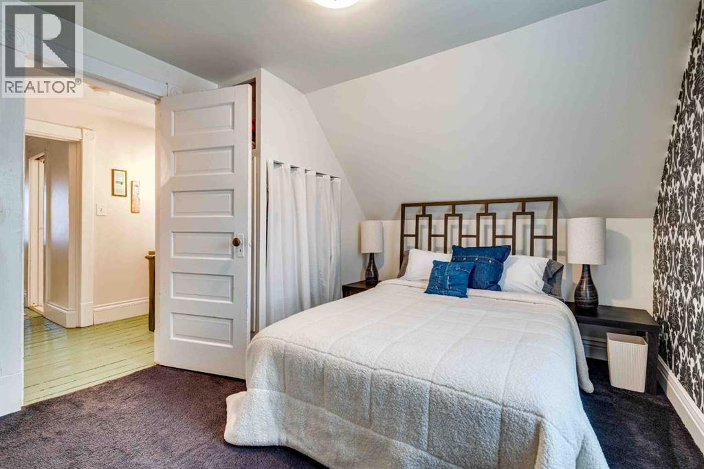 206 5 Avenue Se, Three Hills, AB - Indoor Photo Showing Bedroom