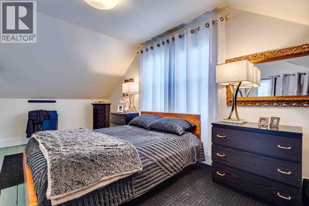 206 5 Avenue Se, Three Hills, AB - Indoor Photo Showing Bedroom