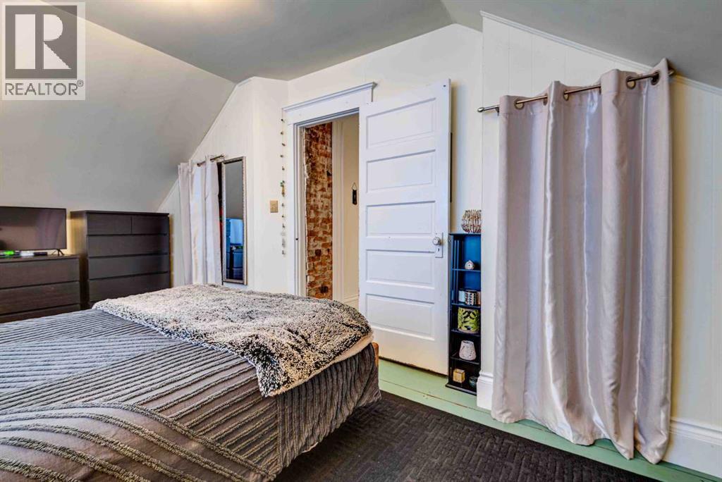 206 5 Avenue Se, Three Hills, AB - Indoor Photo Showing Bedroom