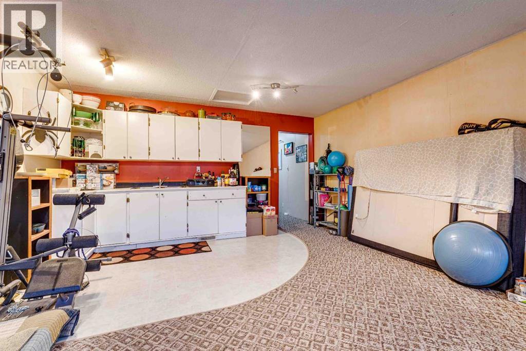 206 5 Avenue Se, Three Hills, AB - Indoor