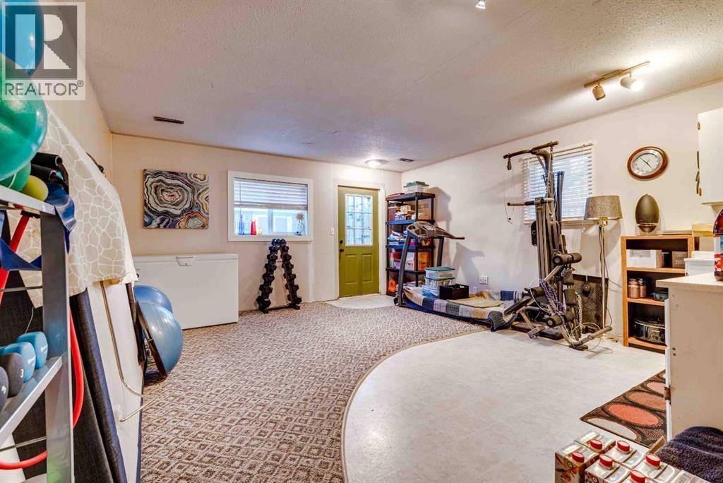 206 5 Avenue Se, Three Hills, AB - Indoor