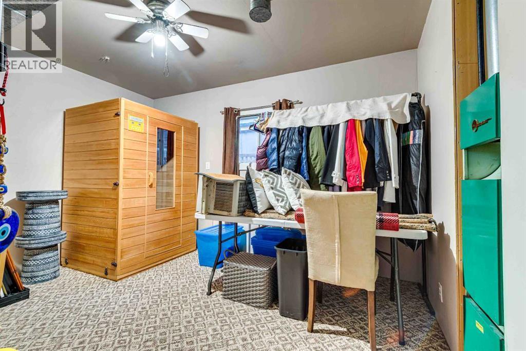 206 5 Avenue Se, Three Hills, AB - Indoor