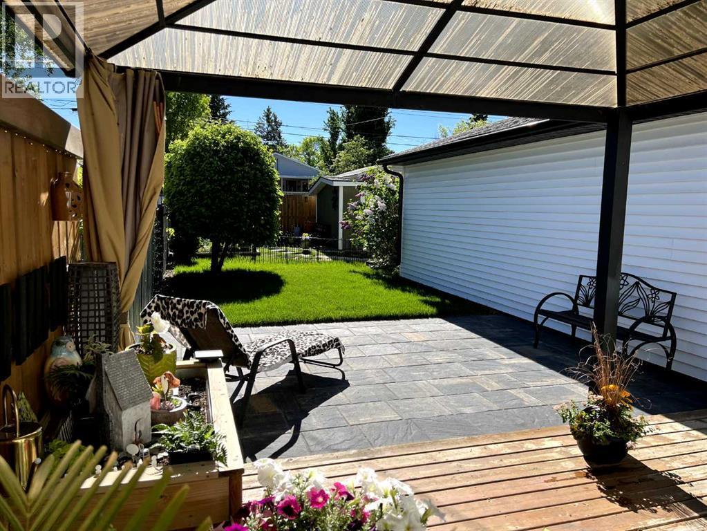 206 5 Avenue Se, Three Hills, AB - Outdoor With Exterior