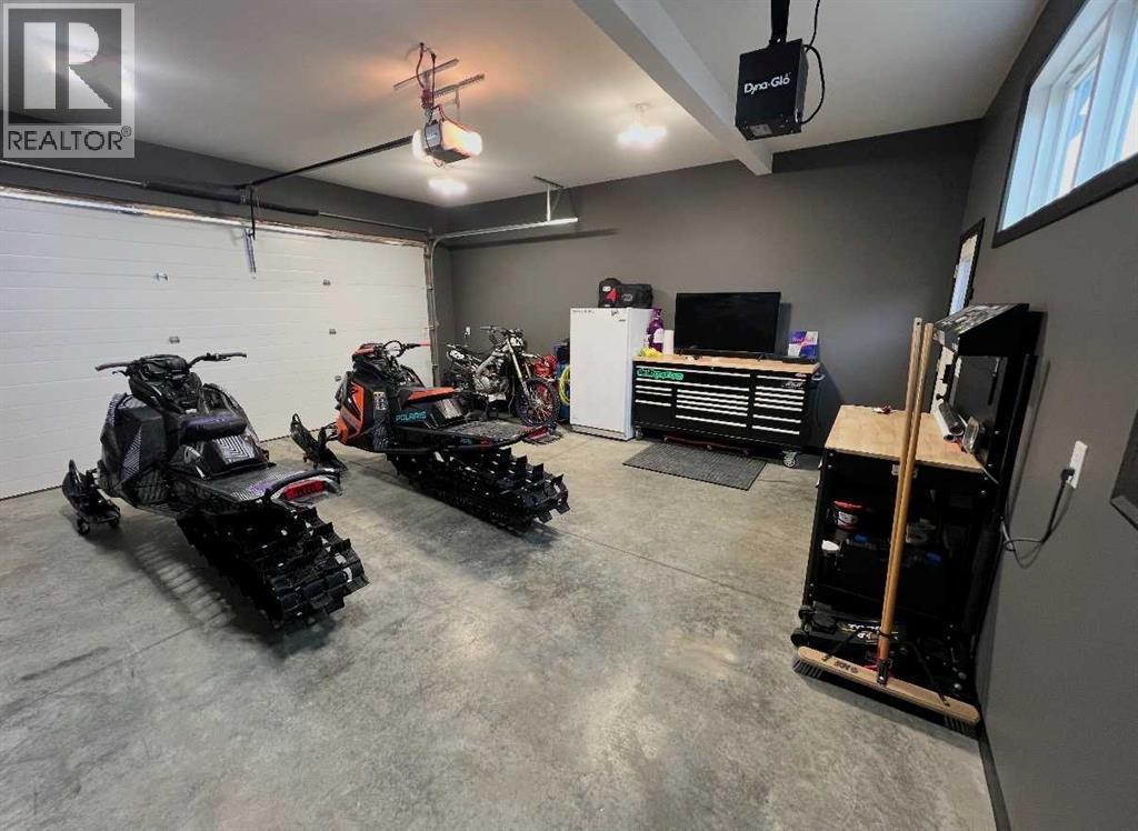 85 Reynolds Road, Sylvan Lake, AB - Indoor Photo Showing Garage