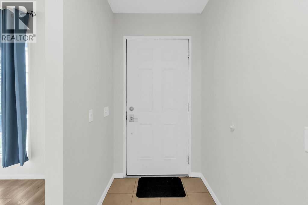 10 Radcliffe Crescent Se, Calgary, AB - Indoor Photo Showing Other Room