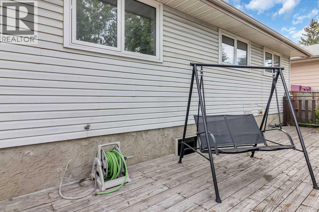 10 Radcliffe Crescent Se, Calgary, AB - Outdoor With Deck Patio Veranda With Exterior