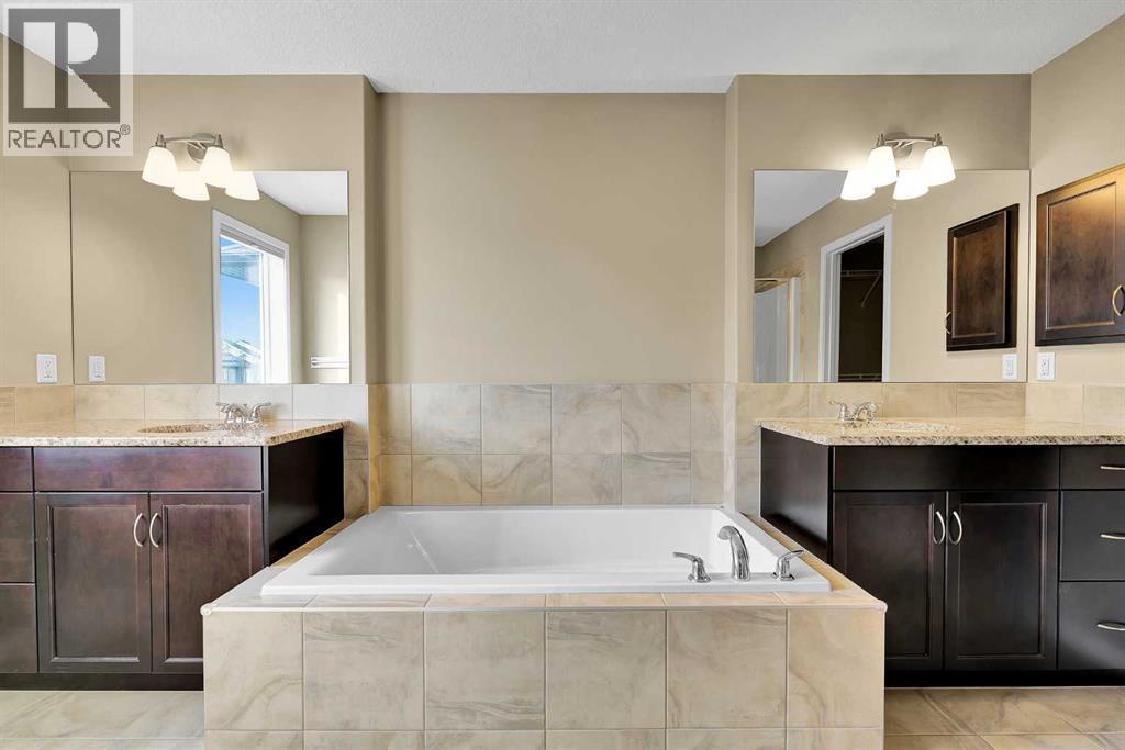 88 Nolanfield Crescent Nw, Calgary, AB - Indoor Photo Showing Bathroom