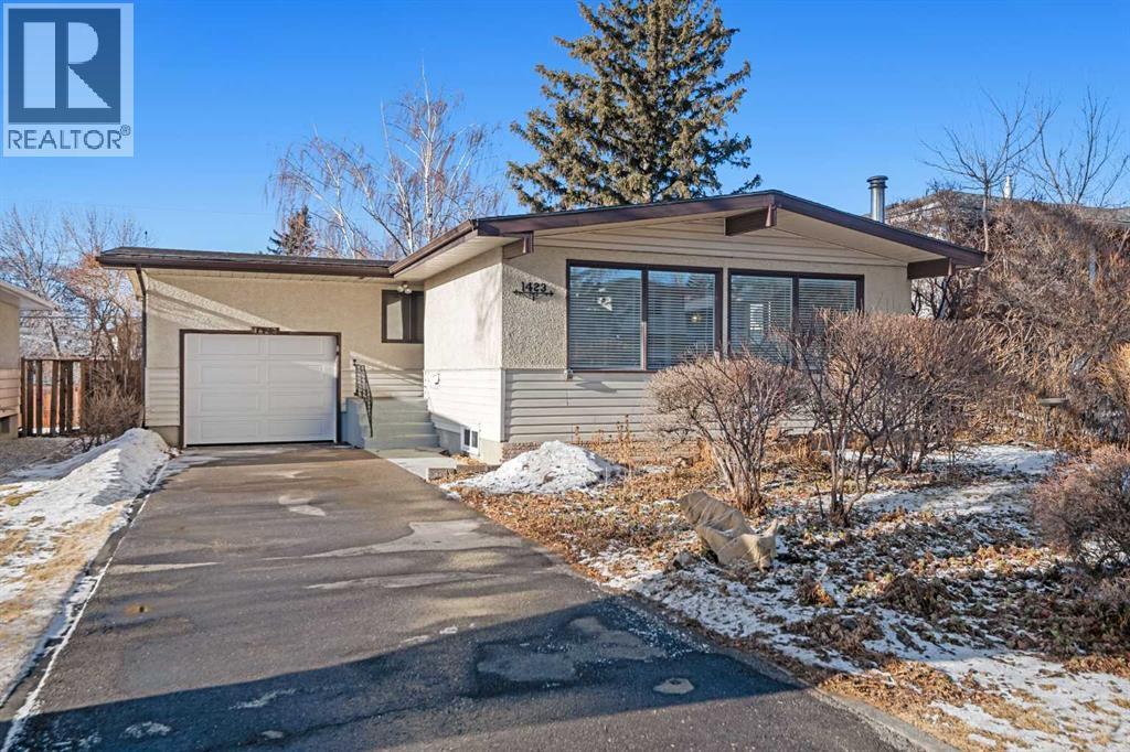 1423 18A Street NE located on desirable Street in Mayland Heights - 1423 18A Street Ne, Calgary, AB - Outdoor