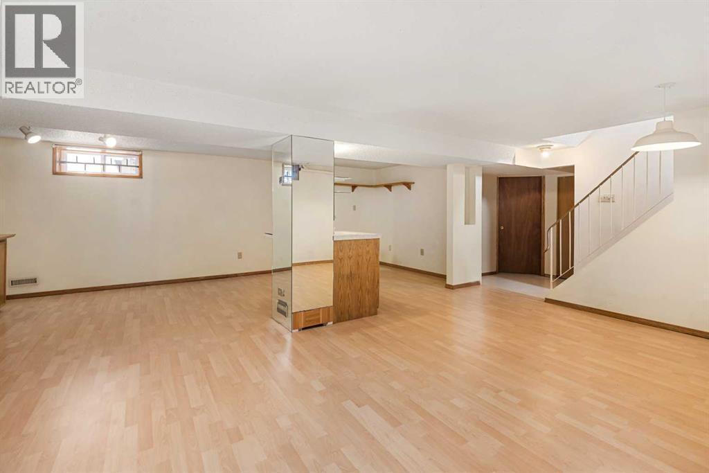 1423 18A Street Ne, Calgary, AB - Indoor