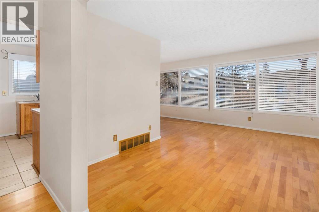 Large Open and Bright Main Entrance into Living Room - 1423 18A Street Ne, Calgary, AB - Indoor Photo Showing Other Room