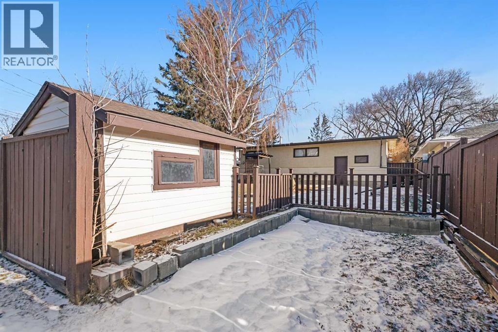 Small RV/Extra Parking - 1423 18A Street Ne, Calgary, AB - Outdoor