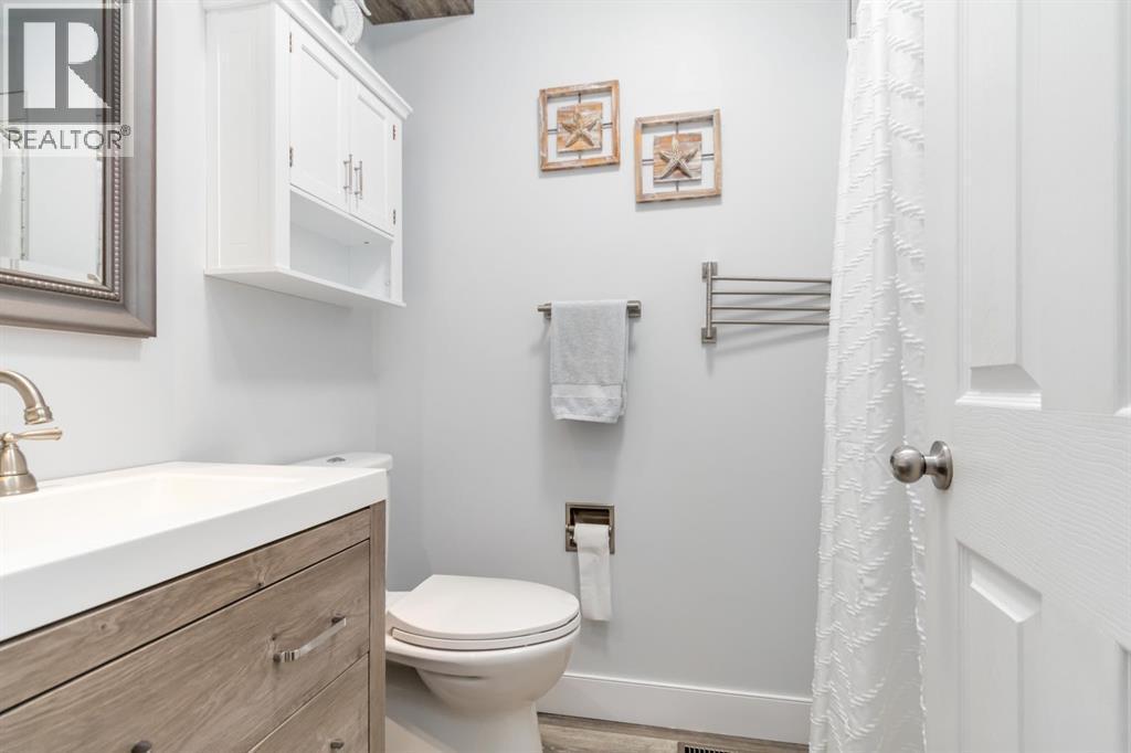129 Ermine Crescent, Fort Mcmurray, AB - Indoor Photo Showing Bathroom