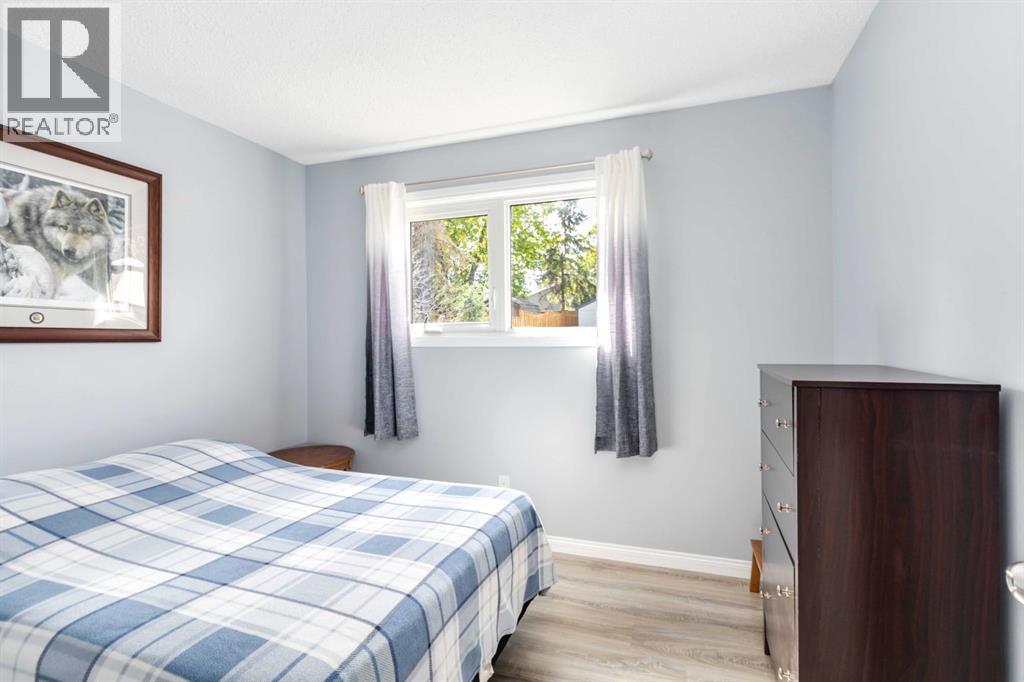 129 Ermine Crescent, Fort Mcmurray, AB - Indoor Photo Showing Bedroom