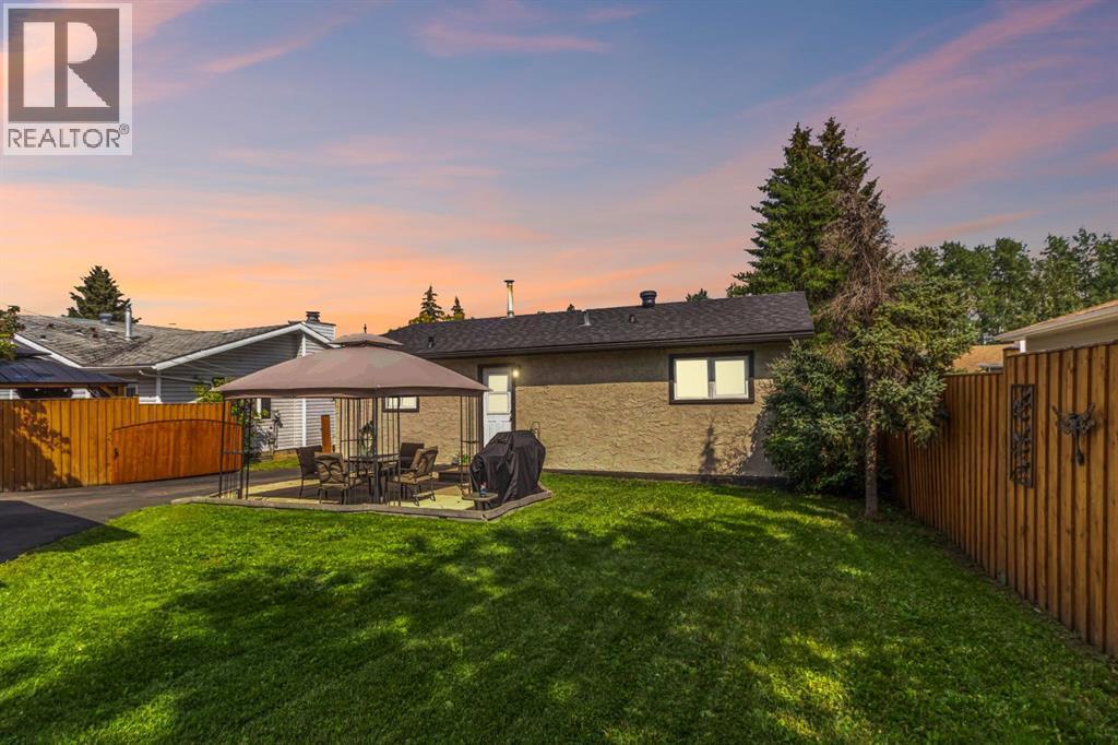 129 Ermine Crescent, Fort Mcmurray, AB - Outdoor With Deck Patio Veranda