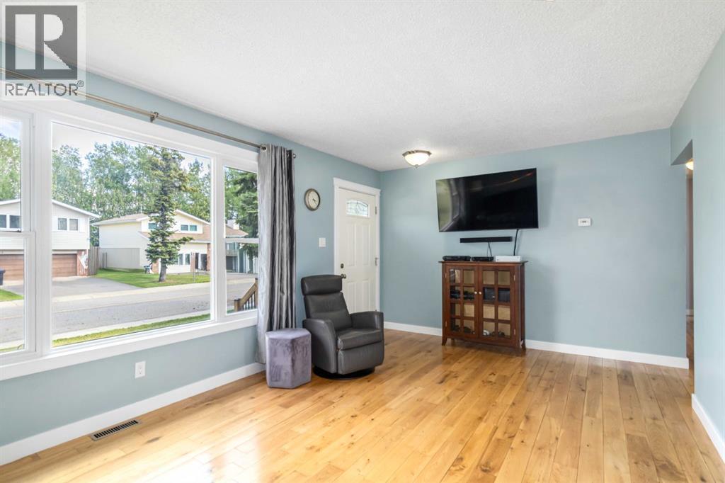 129 Ermine Crescent, Fort Mcmurray, AB - Indoor Photo Showing Other Room