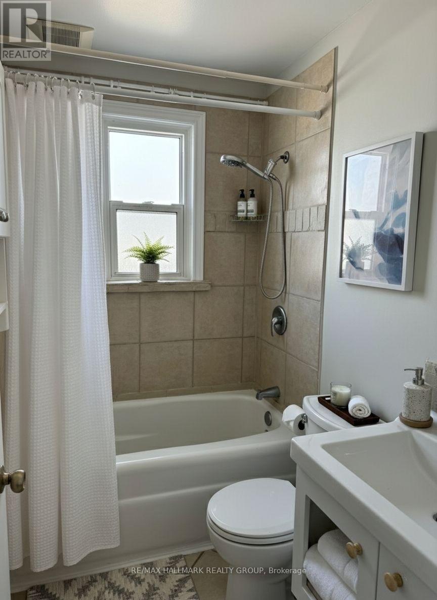 Unit # 3 - Bathroom - 55 Ivy Crescent, Ottawa, ON - Indoor Photo Showing Bathroom