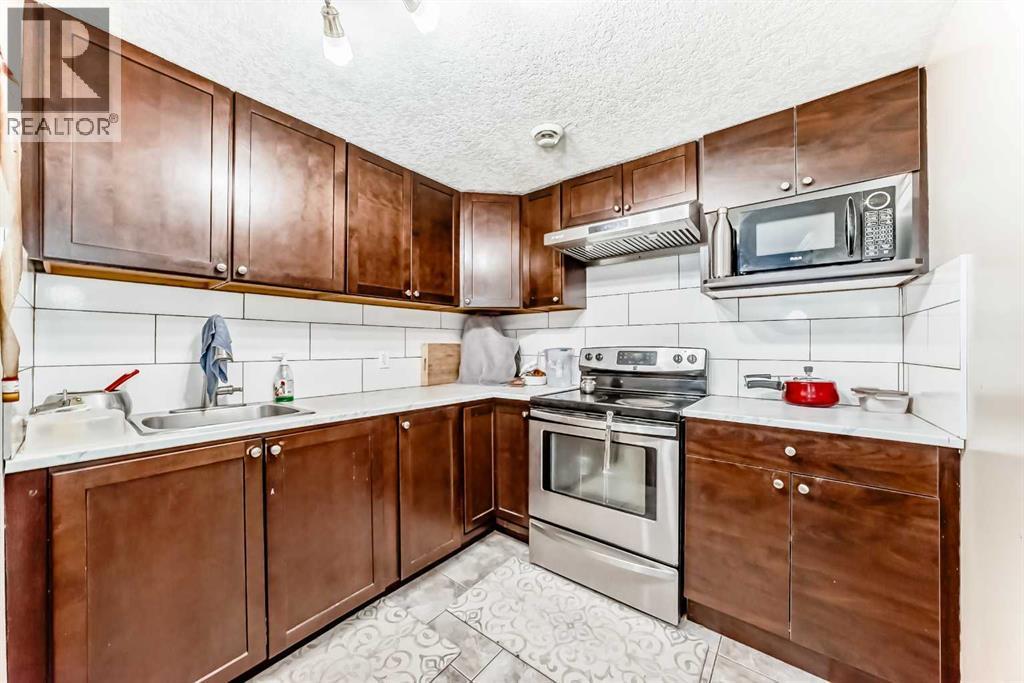 71 Martha'S Meadow Close Ne, Calgary, AB - Indoor Photo Showing Kitchen