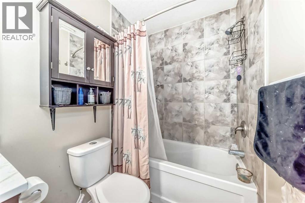 71 Martha'S Meadow Close Ne, Calgary, AB - Indoor Photo Showing Bathroom