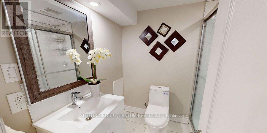 507 Upper James Street, Hamilton, ON - Indoor Photo Showing Bathroom