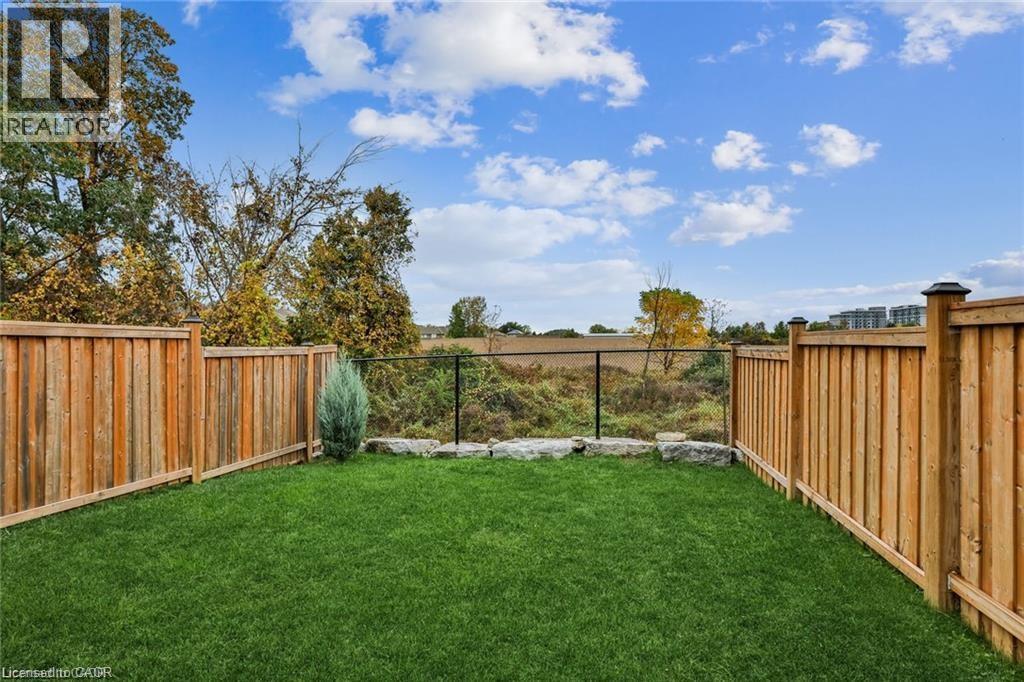 View of fenced backyard - 42 Madonna Drive, Hamilton, ON - Outdoor