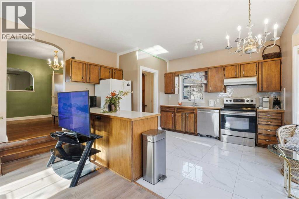 2314 Richmond Road Sw, Calgary, AB - Indoor Photo Showing Kitchen