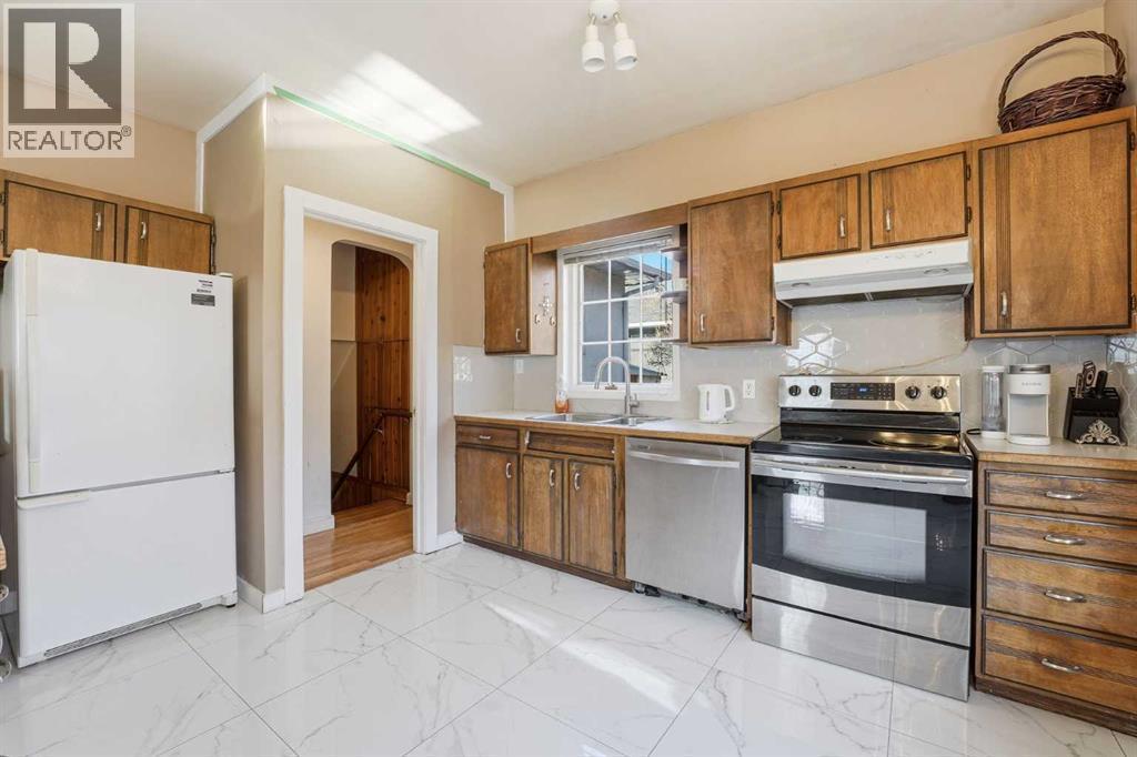 2314 Richmond Road Sw, Calgary, AB - Indoor Photo Showing Kitchen With Double Sink
