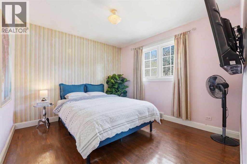 2314 Richmond Road Sw, Calgary, AB - Indoor Photo Showing Bedroom