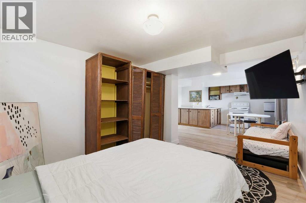 2314 Richmond Road Sw, Calgary, AB - Indoor Photo Showing Bedroom