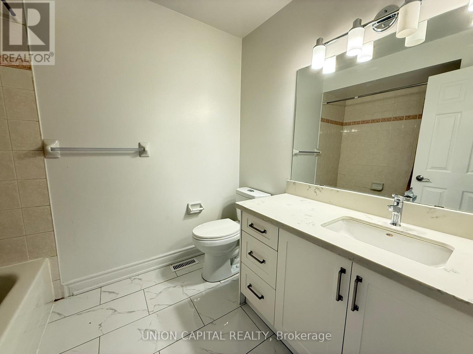 5450 Tree Crest Court, Mississauga, ON - Indoor Photo Showing Bathroom