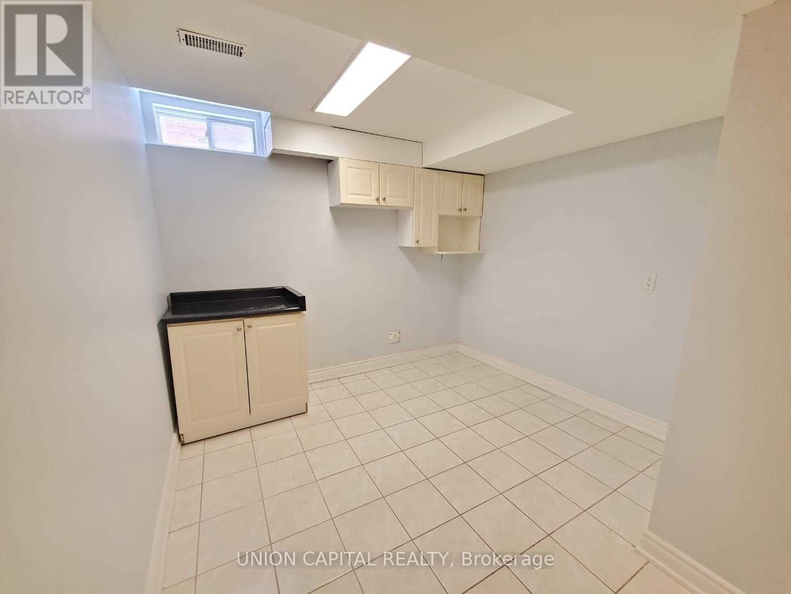 5450 Tree Crest Court, Mississauga, ON - Indoor