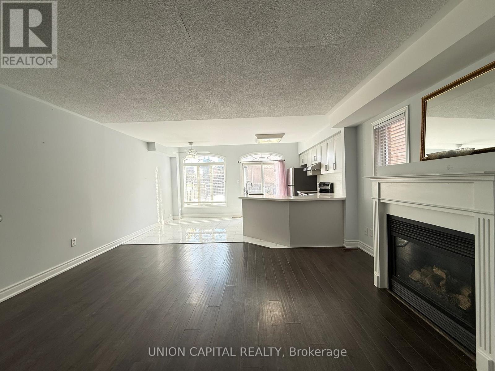 5450 Tree Crest Court, Mississauga, ON - Indoor Photo Showing Living Room With Fireplace