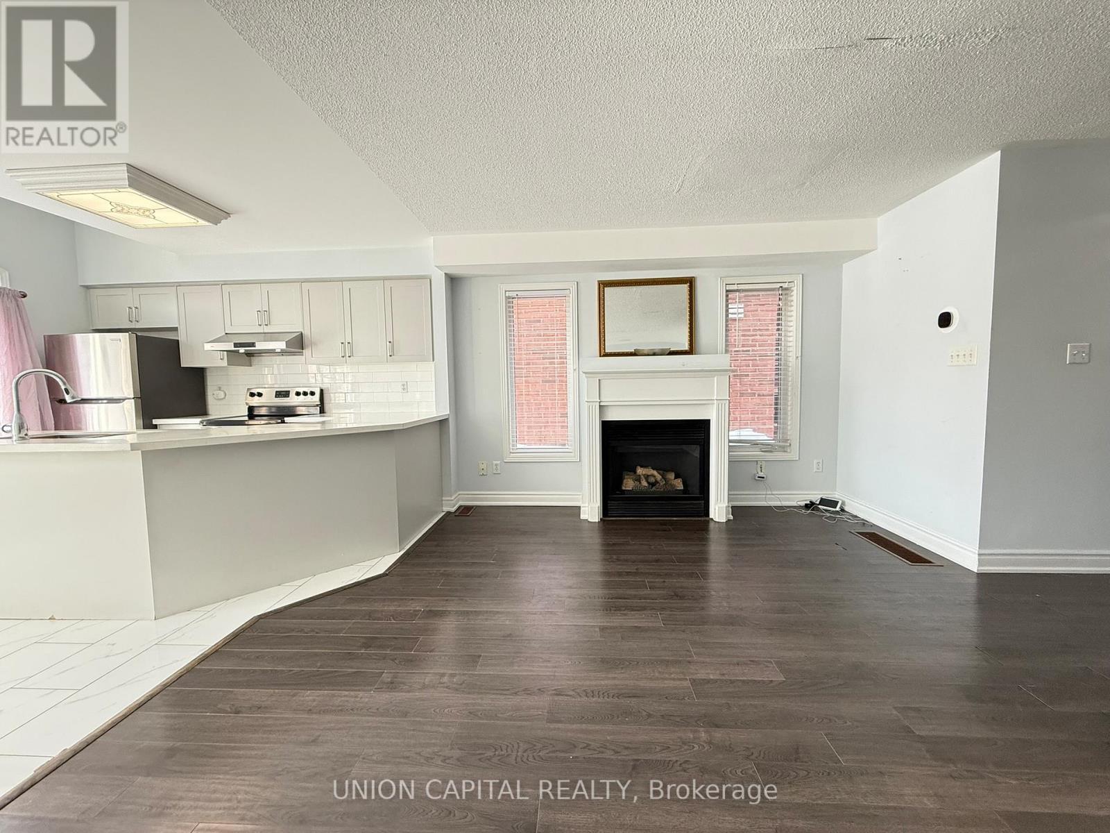 5450 Tree Crest Court, Mississauga, ON - Indoor With Fireplace