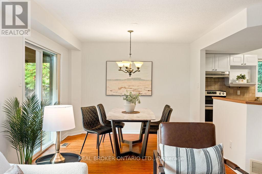 2 Sherring Crescent, Ottawa, ON - Indoor Photo Showing Dining Room