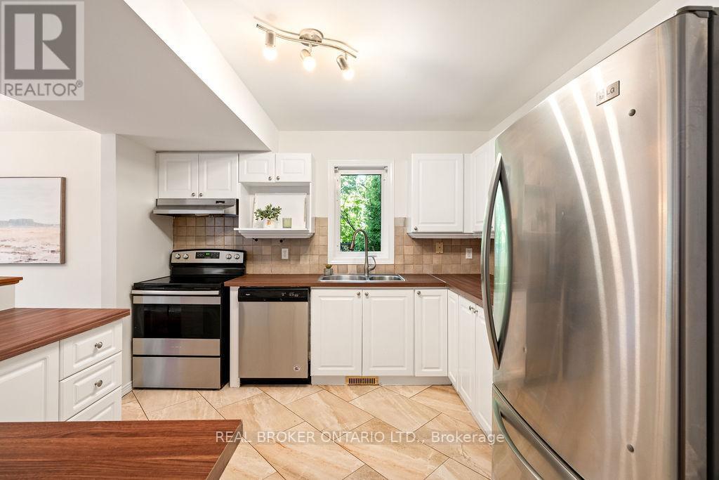 2 Sherring Crescent, Ottawa, ON - Indoor Photo Showing Kitchen With Double Sink