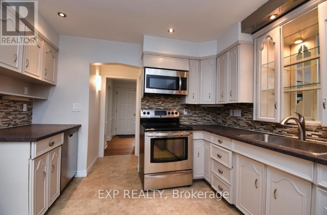 80 Maclennan Avenue, Hamilton, ON - Indoor Photo Showing Kitchen With Double Sink