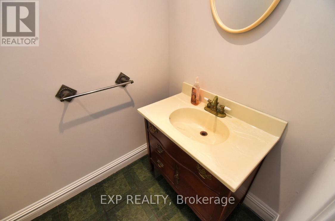 80 Maclennan Avenue, Hamilton, ON - Indoor Photo Showing Bathroom