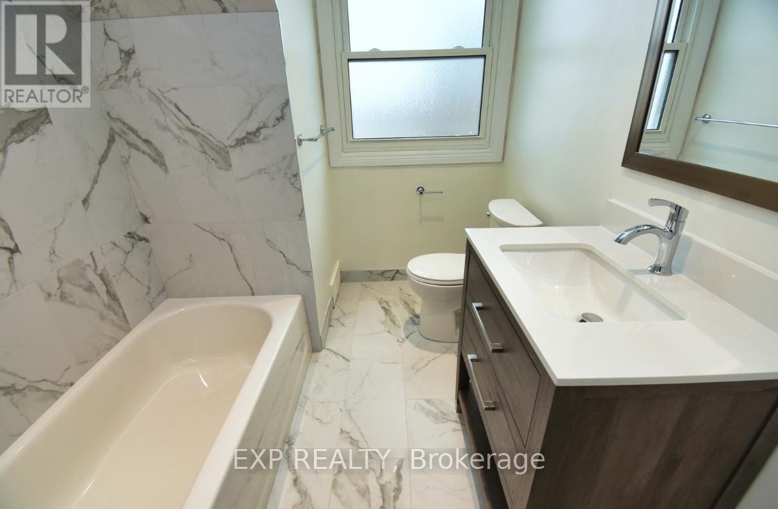 80 Maclennan Avenue, Hamilton, ON - Indoor Photo Showing Bathroom