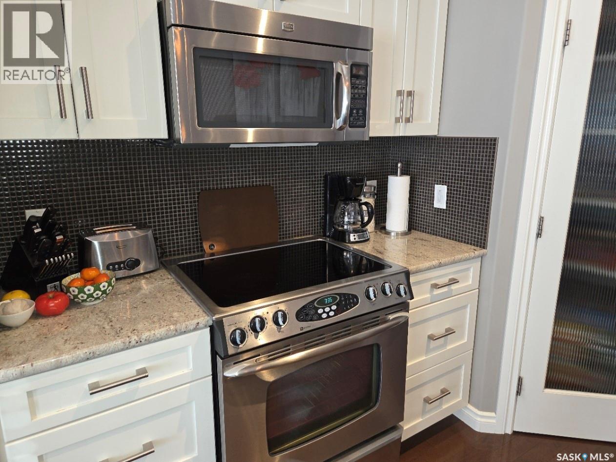 1530 Patrick Place, Saskatoon, SK - Indoor Photo Showing Kitchen
