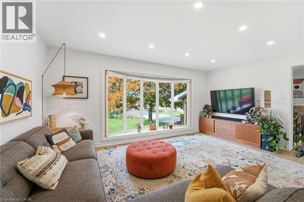 348 Sydenham Road, Dundas, ON - Indoor Photo Showing Living Room With Fireplace