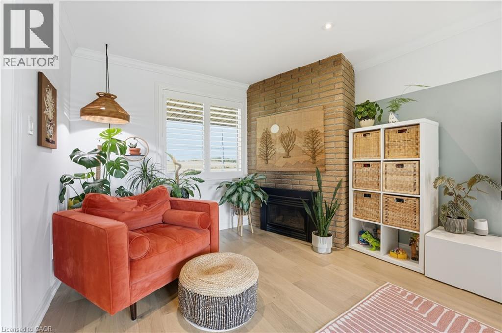 348 Sydenham Road, Dundas, ON - Indoor Photo Showing Living Room With Fireplace