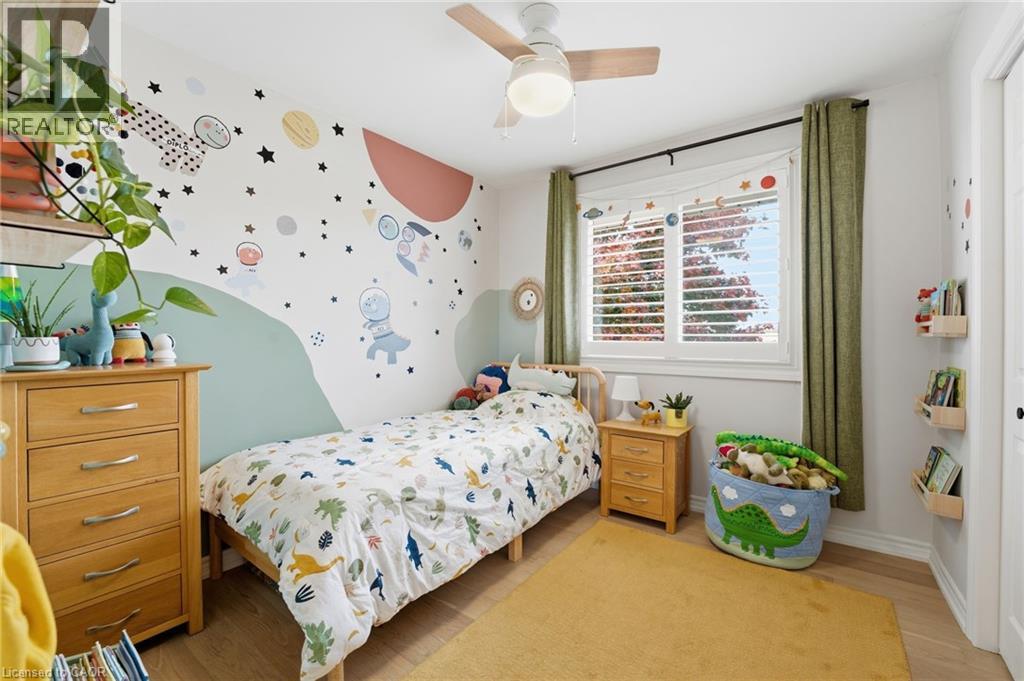 348 Sydenham Road, Dundas, ON - Indoor Photo Showing Bedroom