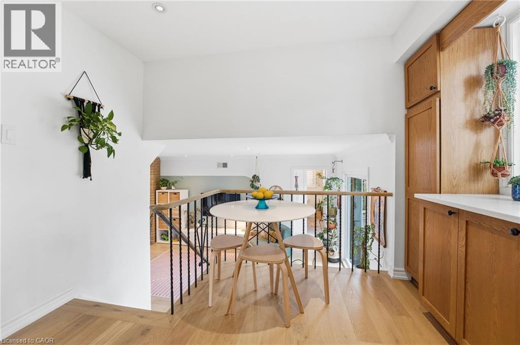 348 Sydenham Road, Dundas, ON - Indoor Photo Showing Dining Room