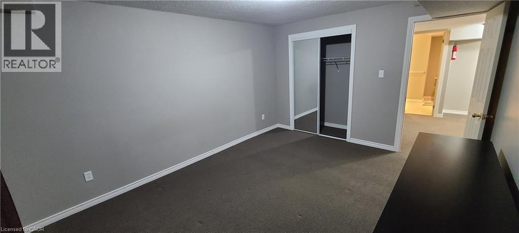 77 Thames Way, Hamilton, ON - Indoor Photo Showing Other Room