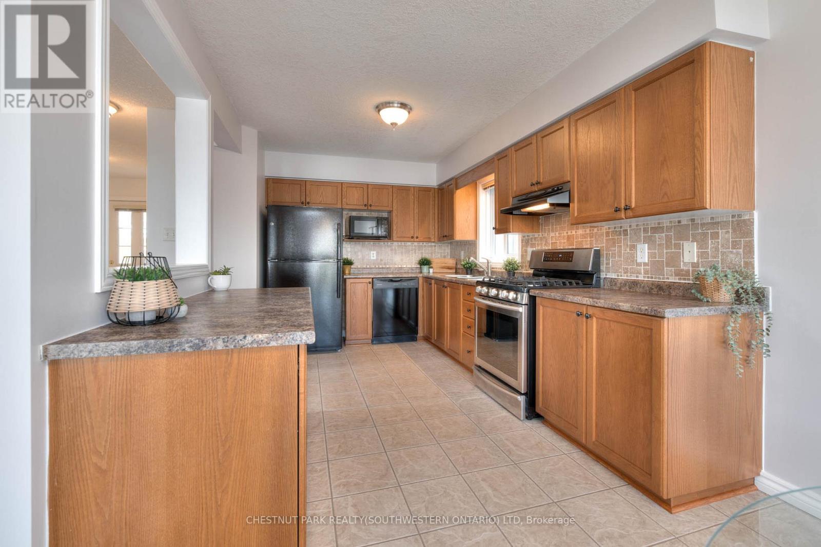 38 Heatherwood Place, Kitchener, ON - Indoor Photo Showing Kitchen