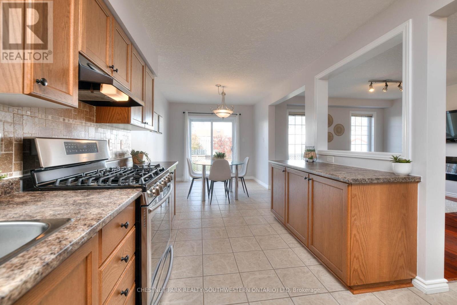 38 Heatherwood Place, Kitchener, ON - Indoor Photo Showing Kitchen
