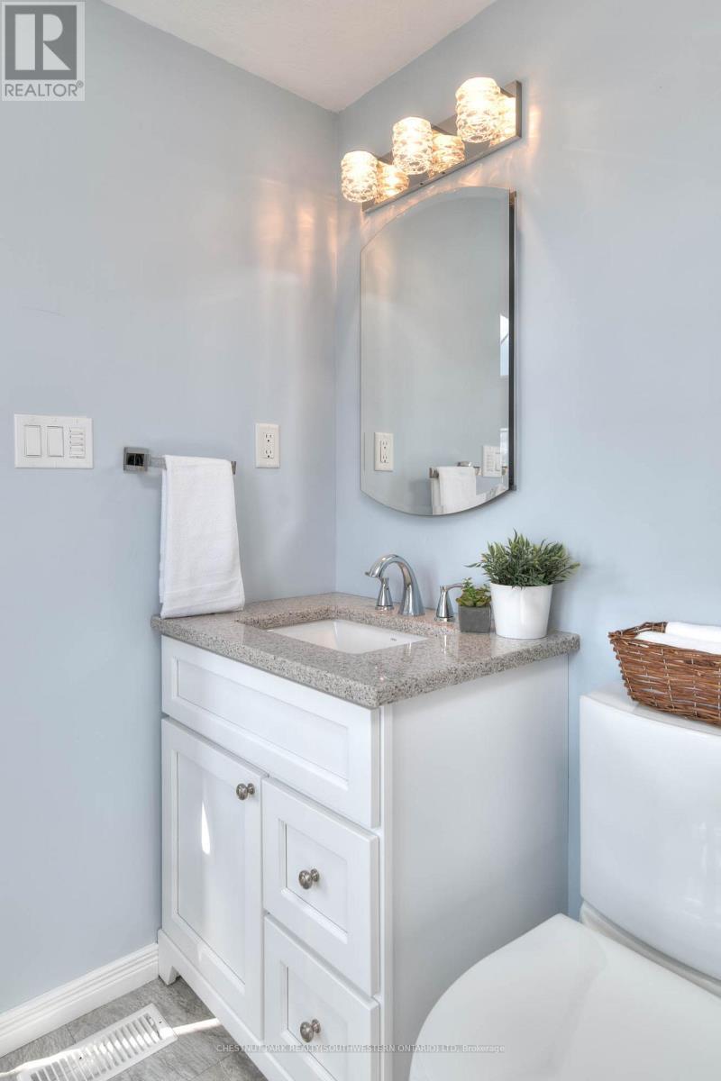 38 Heatherwood Place, Kitchener, ON - Indoor Photo Showing Bathroom