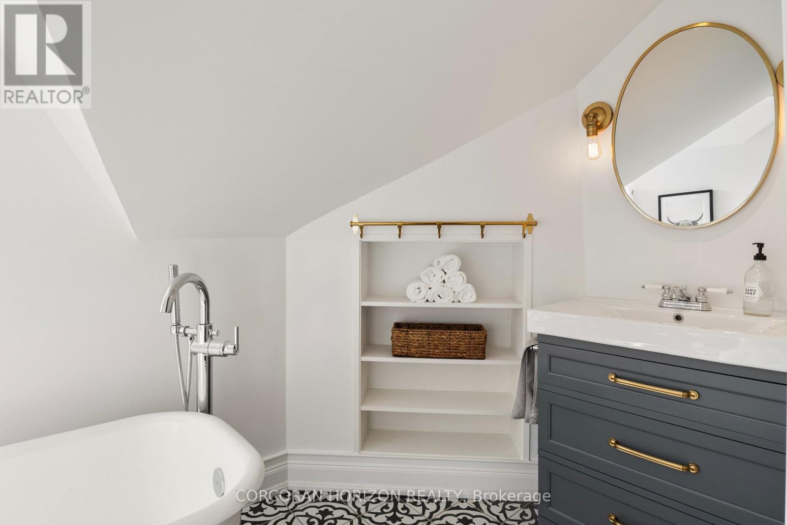 320 Whitmore Drive, Waterloo, ON - Indoor Photo Showing Bathroom