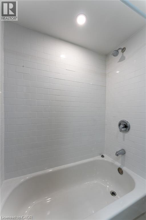 700 Lawrence Road Unit# 103, Hamilton, ON - Indoor Photo Showing Bathroom